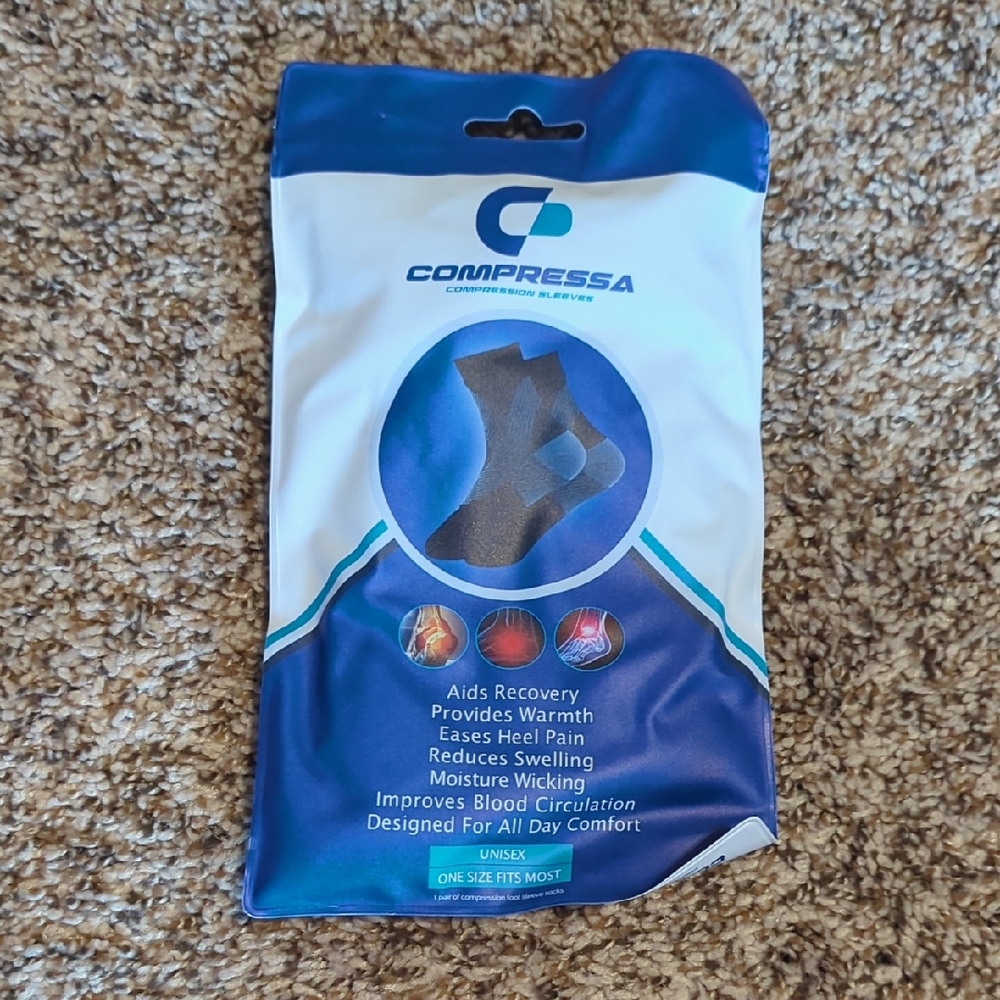 NWT Compressa Compression Socks